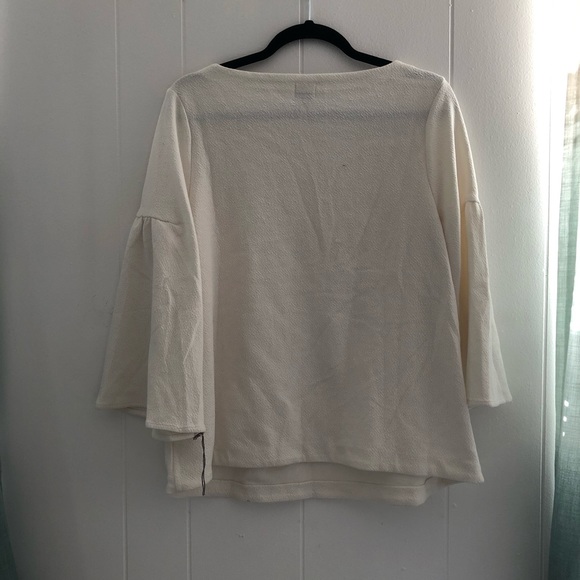 White top with flare sleeves - Picture 3 of 5